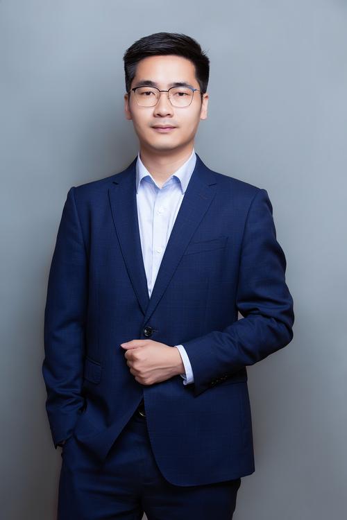 练友树 灯光与摄影艺术负责人